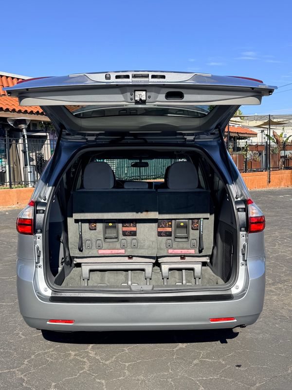 Used 2017 Toyota Sienna LE FWD image 8