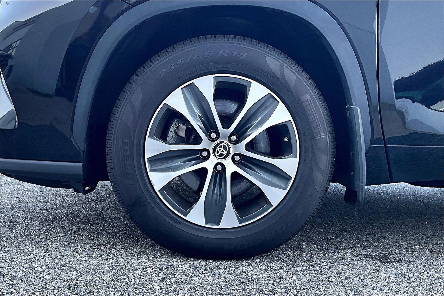 Used 2023 Toyota Highlander XLE AWD/4WD image 9