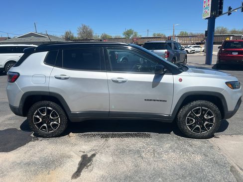 Used 2025 Jeep Compass Trailhawk AWD/4WD image 5