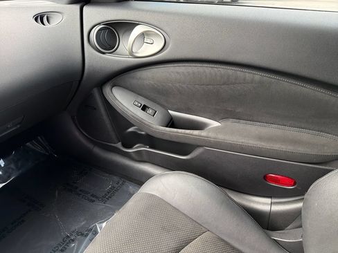 Used 2019 Nissan 370Z Touring Sport RWD image 29