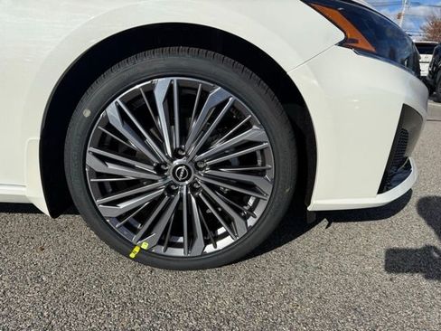 New 2025 Nissan Altima 2.5 SL image 11