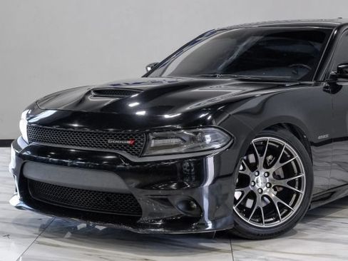 Used 2019 Dodge Charger R/T w/ Plus Group RWD image 7