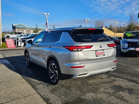 Used 2023 Mitsubishi Outlander SE image 7