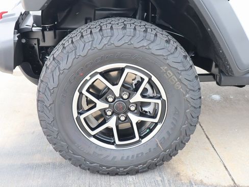 New 2025 Jeep Wrangler Unlimited Rubicon image 16