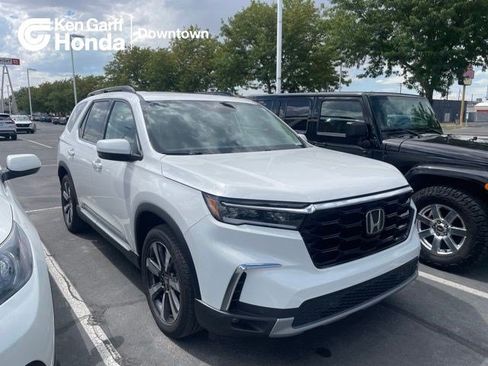 Used 2024 Honda Pilot Touring image 1
