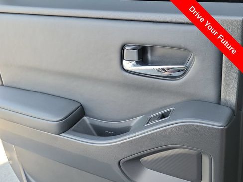 Used 2022 Nissan Frontier SV RWD image 22