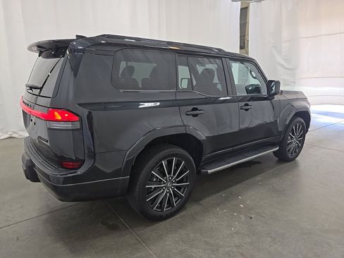 Used 2025 Lexus GX 550 w/ Cold Area Package AWD/4WD image 4