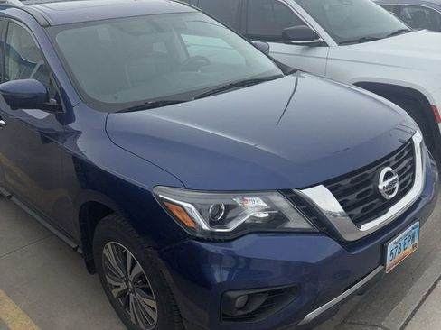 Used 2017 Nissan Pathfinder SL w/ SL Premium Package image 2