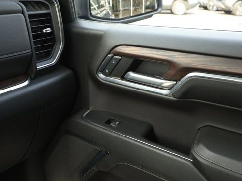 Used 2024 GMC Sierra 1500 SLT image 29