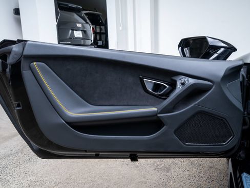 Used 2022 Lamborghini Huracan EVO RWD image 27