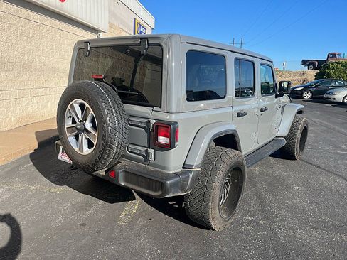 Used 2021 Jeep Wrangler Unlimited Sahara w/ Cold Weather Group AWD/4WD image 8