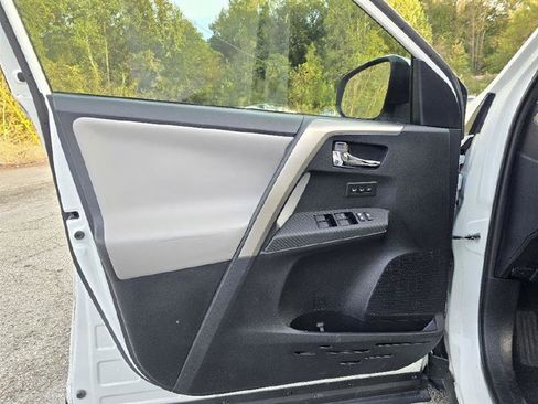 Used 2014 Toyota RAV4 Limited image 24