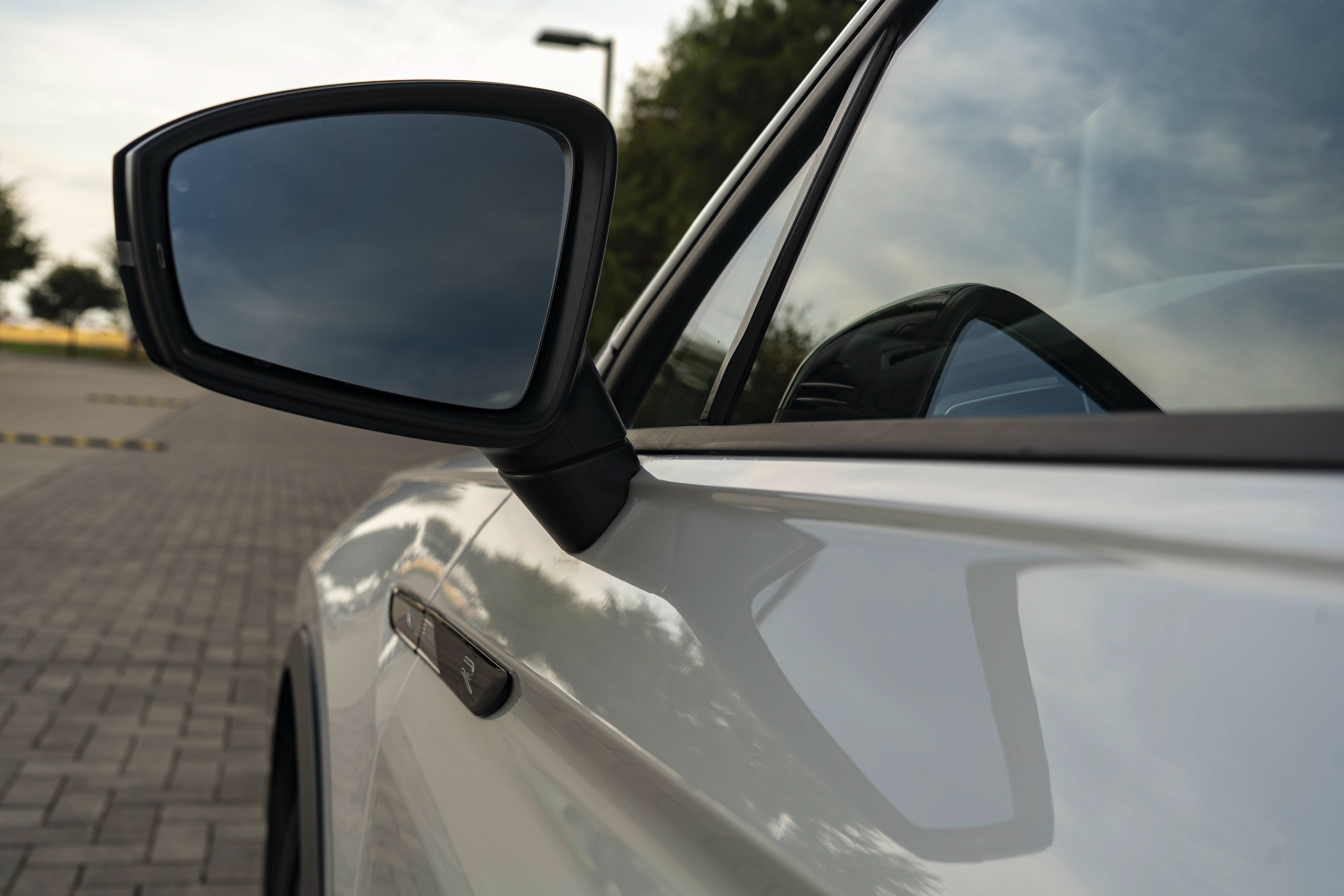 Certified 2022 Volkswagen Tiguan SE R-Line FWD image 11