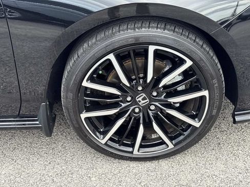 Used 2025 Honda Accord Touring image 9