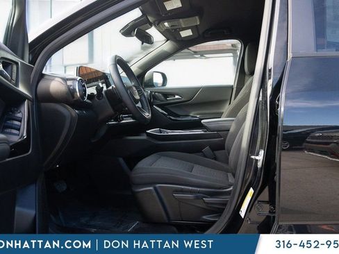 Used 2025 Chevrolet Equinox LT image 3