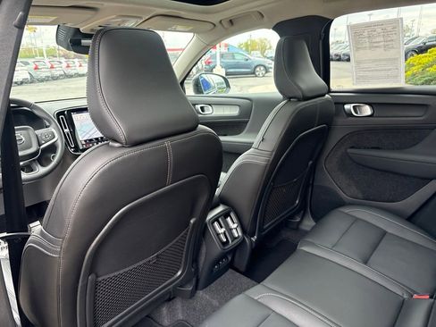Certified 2026 Volvo XC40 B5 Plus AWD/4WD image 32