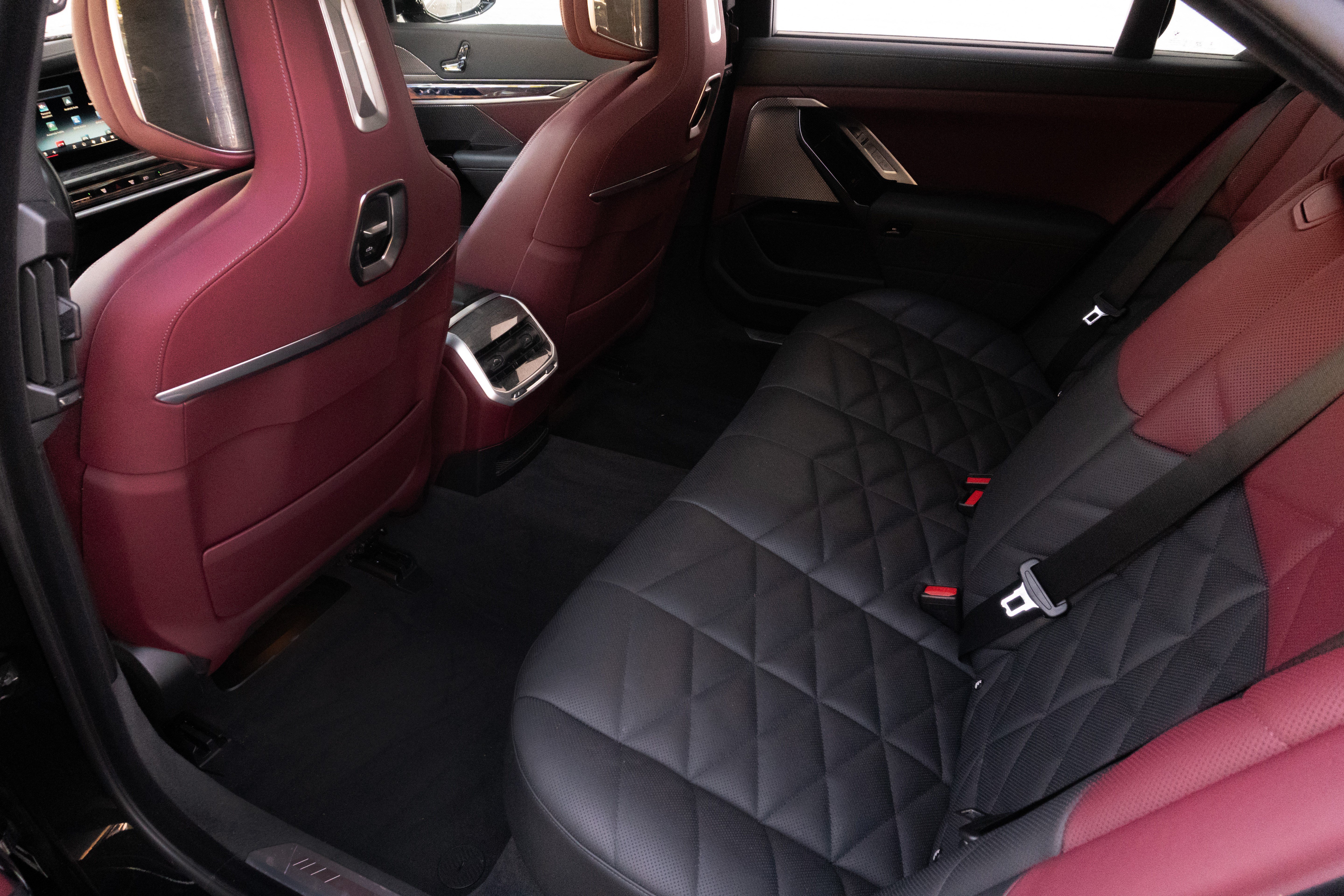 Certified 2024 BMW 740i w/ Premium Package 2 RWD image 34