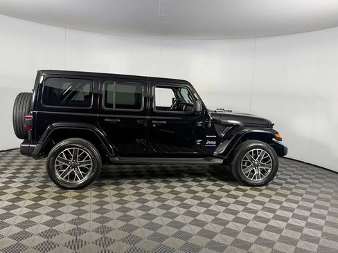 Used 2023 Jeep Wrangler Unlimited Sahara w/ Cold Weather Group AWD/4WD image 5