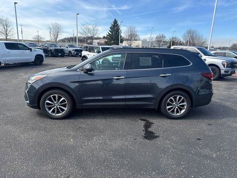 Used 2017 Hyundai Santa Fe SE FWD image 6