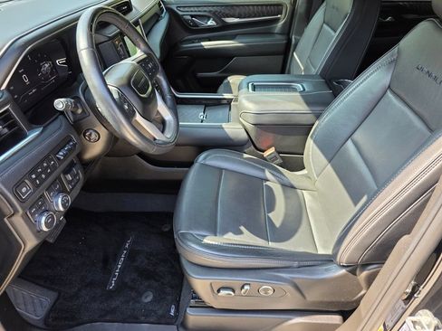 Used 2023 GMC Yukon XL Denali w/ Advanced Technology Package AWD/4WD image 8