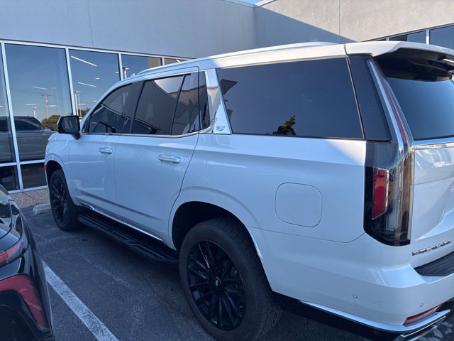 Used 2023 Cadillac Escalade Premium Luxury AWD/4WD image 4