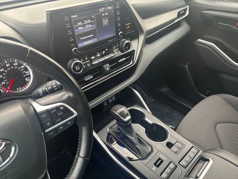 Used 2022 Toyota Highlander LE image 22