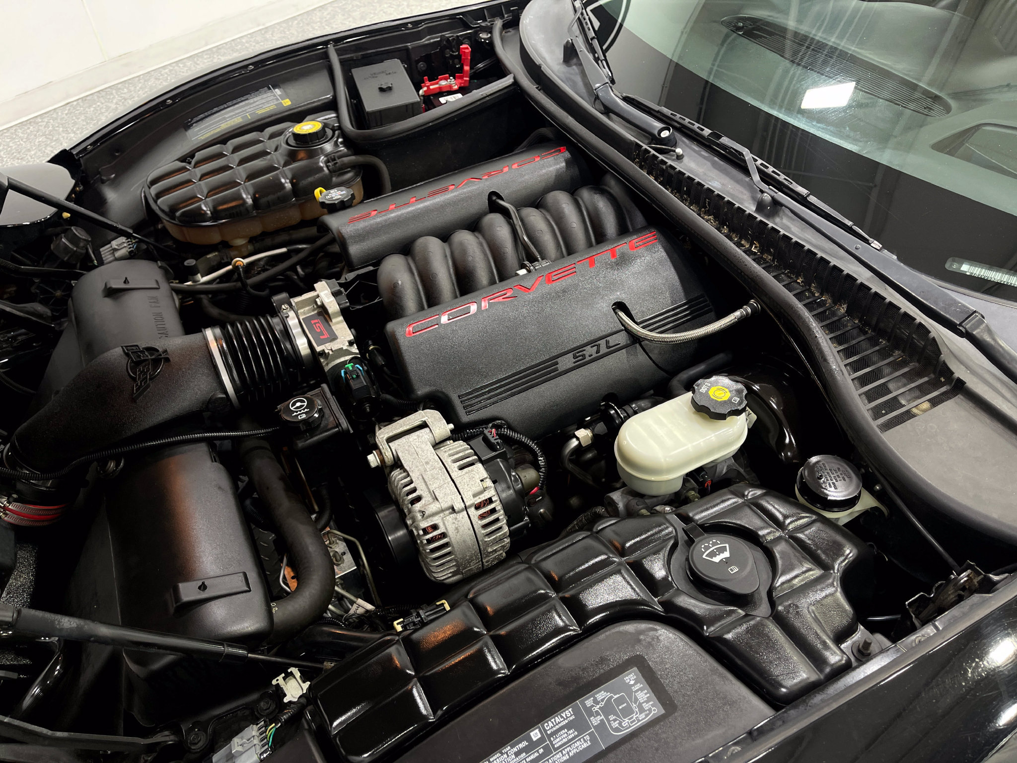 Used 2004 Chevrolet Corvette Coupe w/ Preferred Equipment Group RWD image 22