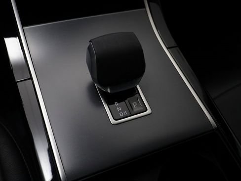 Used 2026 Land Rover Range Rover Evoque S image 13