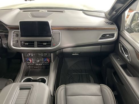 Used 2023 Chevrolet Suburban Premier w/ Advanced Technology Package AWD/4WD image 23