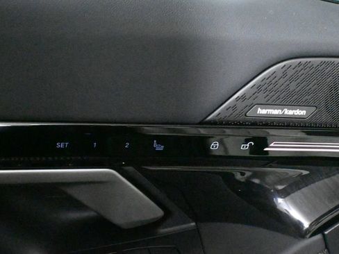 Used 2025 BMW 530i xDrive image 23