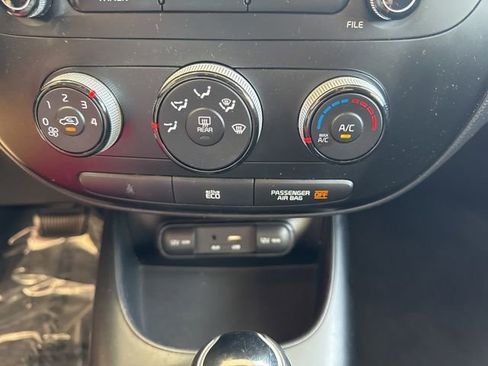 Used 2015 Kia Soul + FWD image 19