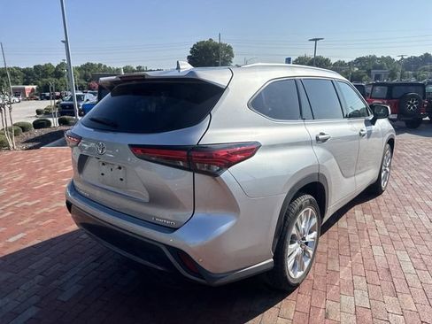 Used 2021 Toyota Highlander Limited FWD image 14