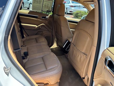 Used 2016 Porsche Cayenne AWD/4WD image 15