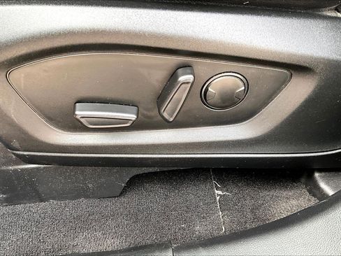Used 2020 Ford Explorer XLT w/ Equipment Group 202A AWD/4WD image 36