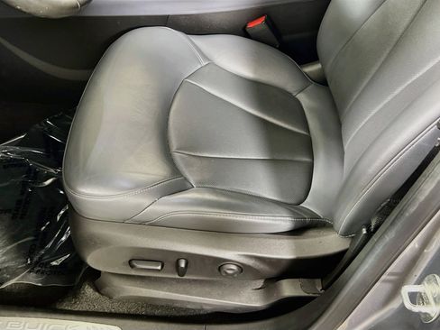 Used 2020 Buick Envision Essence AWD/4WD image 18