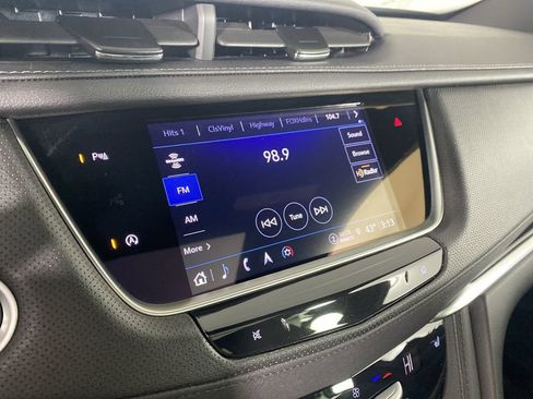 Used 2025 Cadillac XT5 Premium Luxury image 15