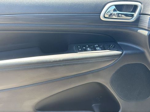 Used 2020 Jeep Grand Cherokee Altitude RWD image 8