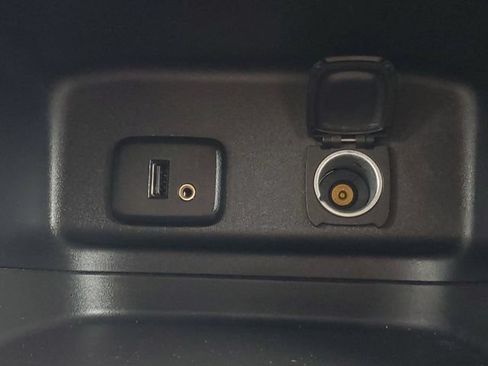 Used 2018 Chevrolet Equinox LT FWD image 29