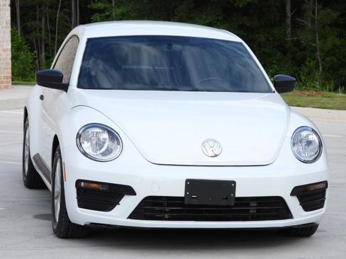 Used 2018 Volkswagen Beetle 2.0T FWD image 24