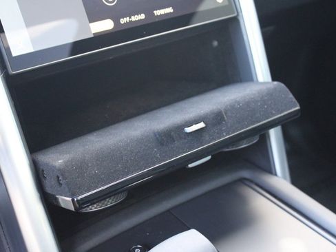 Certified 2025 Land Rover Discovery Dynamic SE image 30