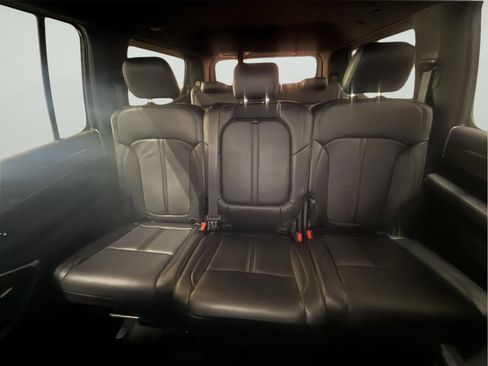 Used 2024 Jeep Wagoneer Series II w/ Flexible Seating Group image 30