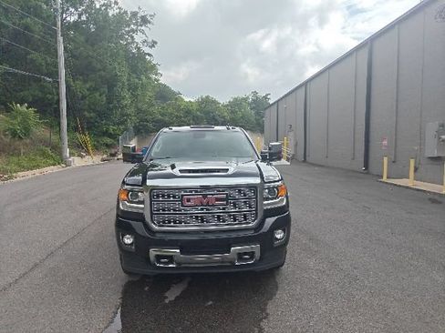 Used 2018 GMC Sierra 3500 Denali w/ Duramax Plus Package AWD/4WD image 8