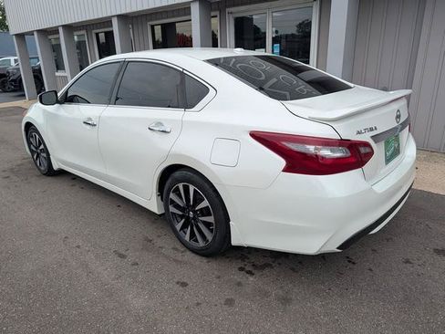 Used 2018 Nissan Altima 2.5 SV w/ 2.5 SV Technology Package FWD image 2