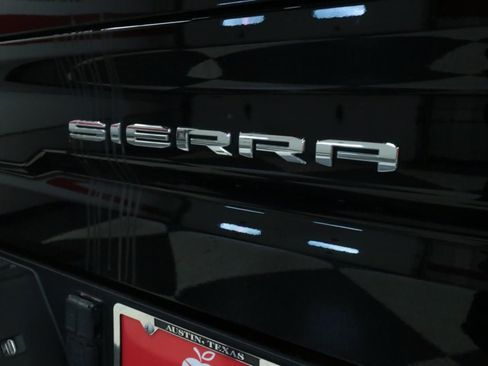Used 2025 GMC Sierra 1500 AT4 w/ Technology Package AWD/4WD image 33