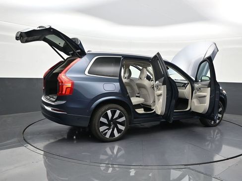 Used 2025 Volvo XC90 T8 Ultra w/ Lounge Package image 30