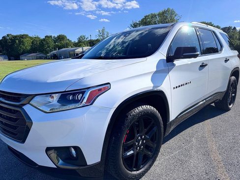 Used 2019 Chevrolet Traverse Premier w/ Redline Edition AWD/4WD image 3