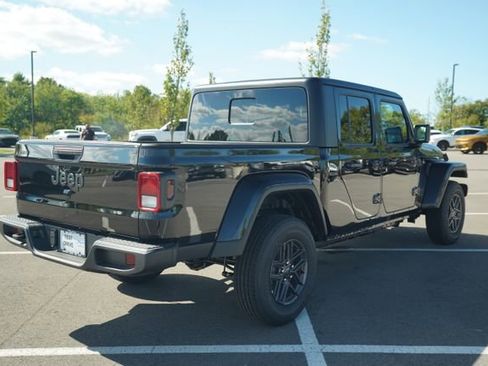 New 2025 Jeep Gladiator Sport image 9