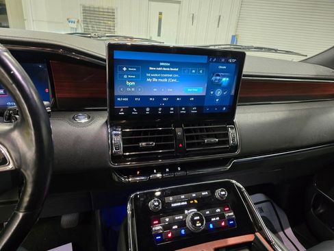 Used 2023 Lincoln Navigator L Reserve AWD/4WD image 24