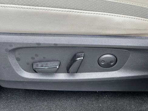 Used 2023 Nissan Pathfinder SL AWD/4WD image 17