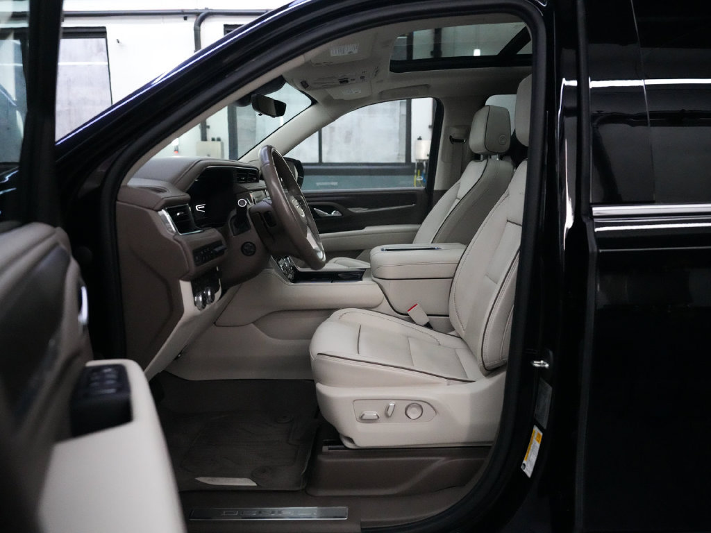 Used 2023 GMC Yukon XL Denali w/ Advanced Technology Package AWD/4WD image 27
